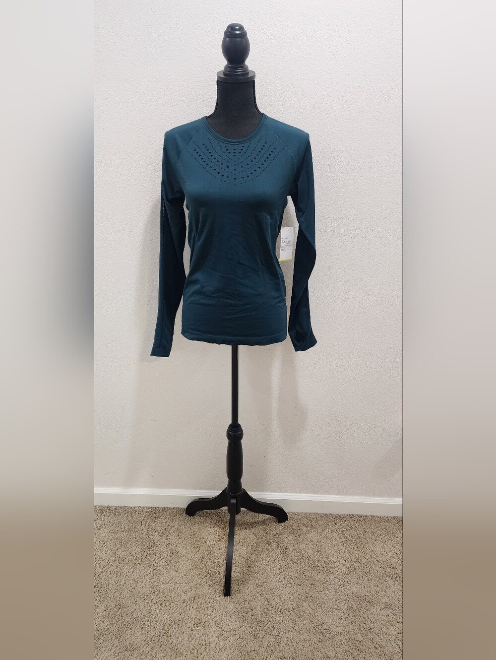 Old Navy Long-Sleeve Laser-Cut Athletic Top — Teal Green